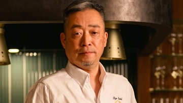 ザ・ペニンシュラ東京の歴史に名を刻んだ名匠・大崎竜の「還暦からの逆襲」――銀座の喧騒をはるか見下ろす7席の空間で、日本の至宝である“怪物（最高級乾物）”に命を吹き込む、孤独な挑戦。