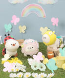 「【アパレル専門店コックス】ビジョンフリーゼのマスコット「PLUFFY」より【LBC限定】花畑モチーフの着せ替えアイテムが登場！」の画像1