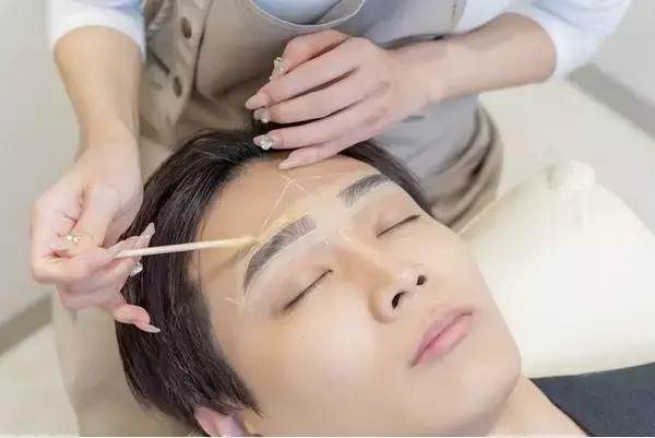 名古屋で「眉毛サロン メンズ」の検索需要が拡大。ナチュラル眉・韓国風眉が人気のメンズ眉毛サロン「KEGIRAI名古屋店」、学割3,000円プランも展開！