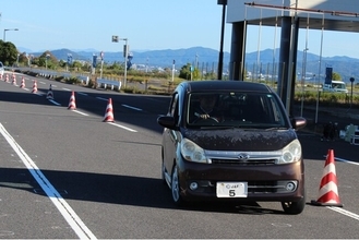 【JAF島根】公道ではできない運転をマイカーで体験！実技型安全運転講習会 ドライバーズセミナーを開催