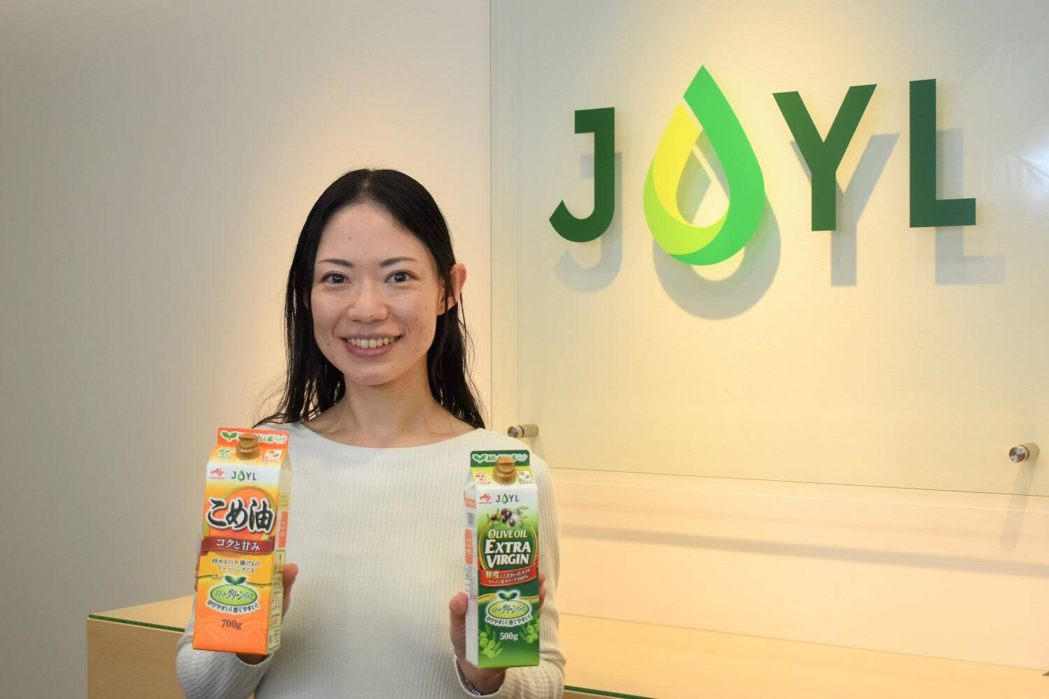 環境にやさしく使いやすい紙パックの食用油「スマートグリーンパック®」開発秘話！「油がたれにくく、注ぐ量を選べる」キャップも大好評！！