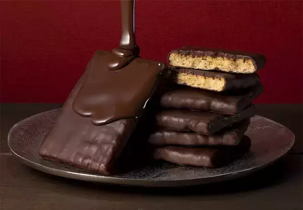 【シュガーバターの木】チョコ贅沢とろりがけ！いまだけのおいしさ「炭火ショコラがけ プレーン」が新登場