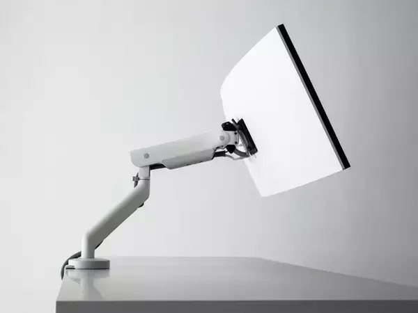 PREDUCTSよりハーマンミラーのモニターアーム『Flo X Monitor Arm』を発売。各色1台ずつのプレゼントキャンペーンも実施。