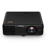 「リモコン1つでフォーカスや画像の歪みを自動調整できる新機能を搭載！　シミュレーションゴルフ用レーザープロジェクター「AH700ST」を10月11日に発売」の画像1