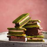 「【バレンタイン初】京都の老舗茶屋・伊藤久右衛門と、横浜発のクラフトチョコレート専門店VANILLABEANSの限定コラボレーション「ショーコラ・いちご抹茶アソート」公式オンラインショップで数量限定販売」の画像1