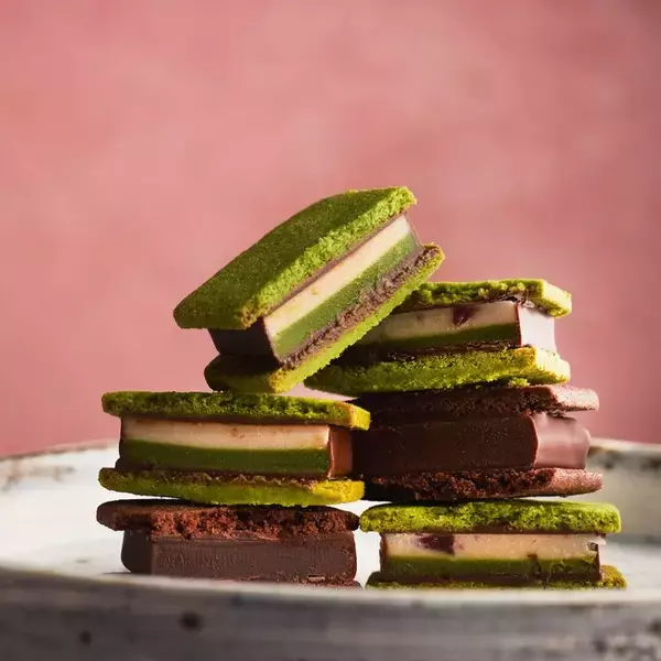 【バレンタイン初】京都の老舗茶屋・伊藤久右衛門と、横浜発のクラフトチョコレート専門店VANILLABEANSの限定コラボレーション「ショーコラ・いちご抹茶アソート」公式オンラインショップで数量限定販売