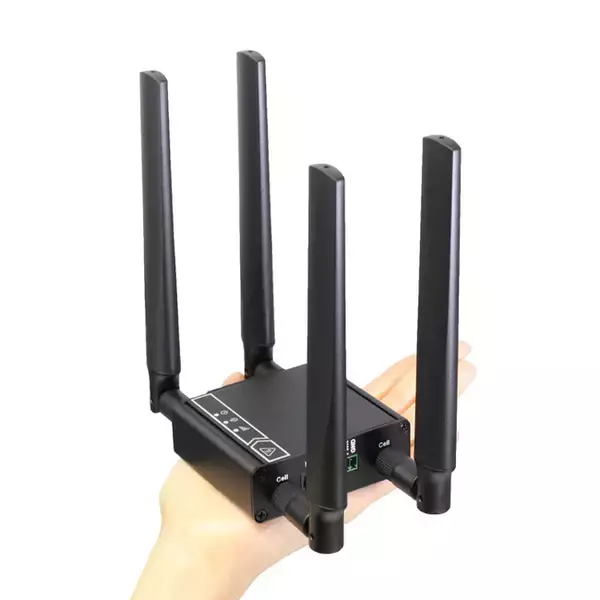 【NTT docomo/ローカル5G対応】手のひらサイズの小型産業用ルータ[HW5G-3100-SSD]を8月より発売開始