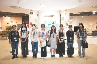 「理系の仕事って、面白い？」中高生女子がシャープで活躍する女性社員に聞いてみた