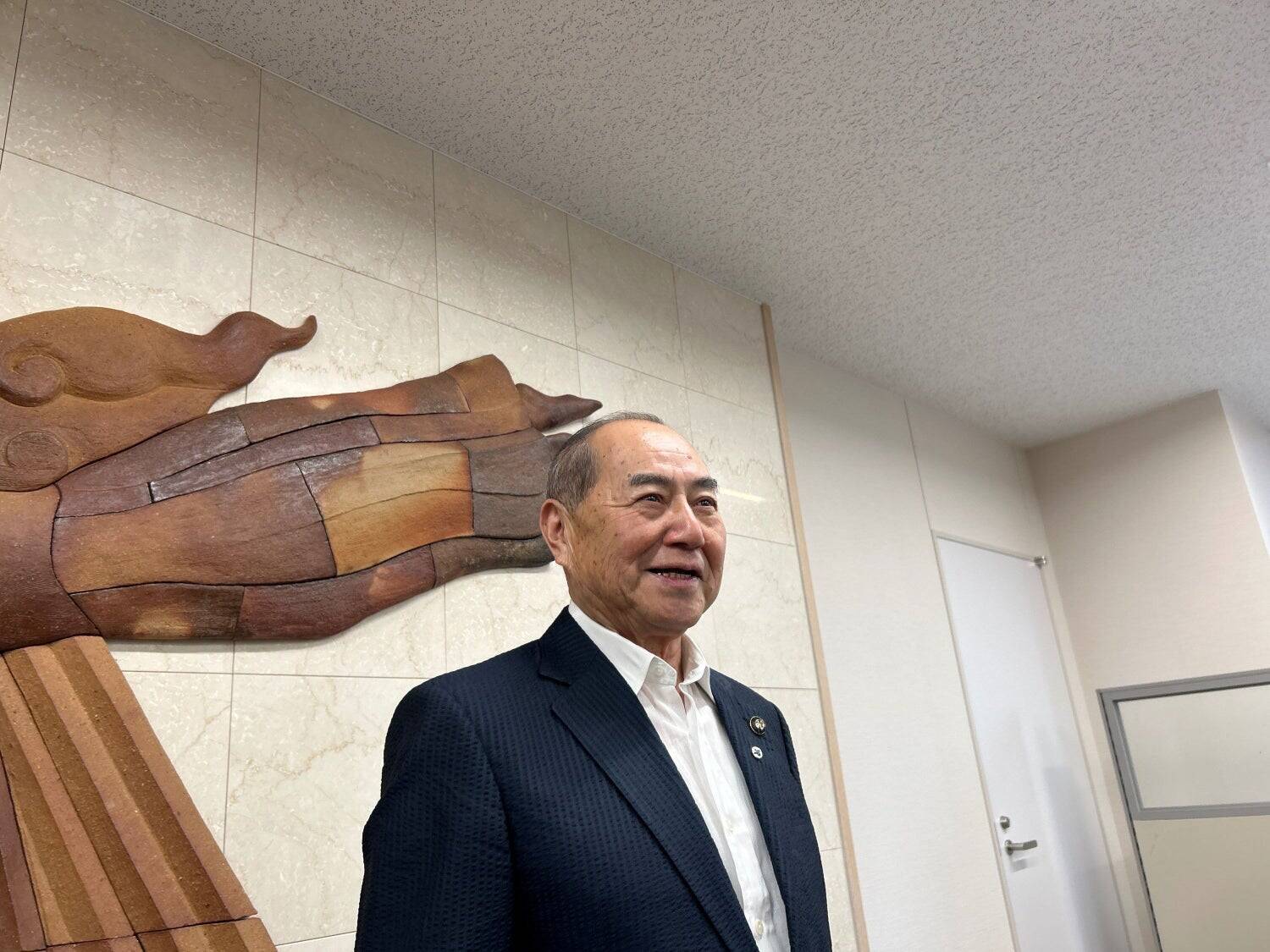 「懸命に育てた牡蠣が、失われていく」——地域の危機に立ち上がった銀行員と地元企業15社の物語