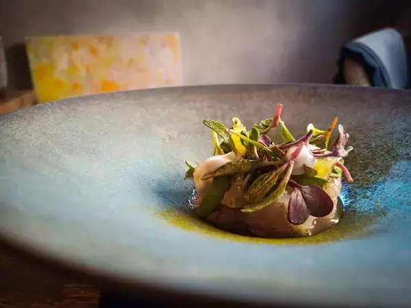 「2023年12月8日、フレンチレストラン兼研修店舗「Schola（スカラ）」を中目黒にオープンします。」の画像