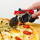 「1000個限定！SUZUKI KATANA 型ピザカッター「ピザカッターナ」レッド が Amazonで予約販売開始」の画像1
