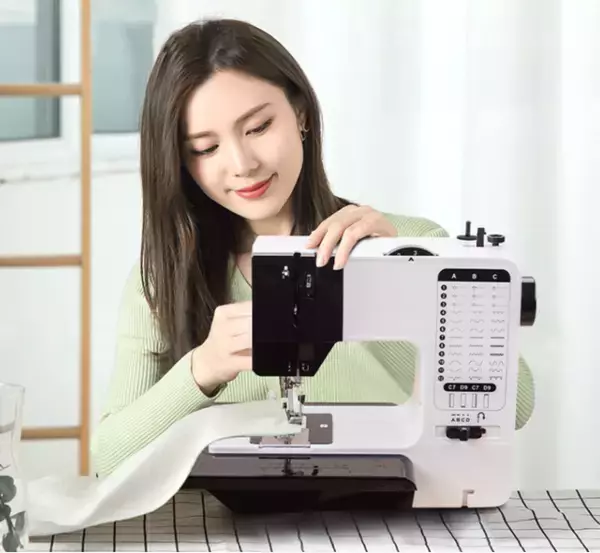 【初心者向け】 おうちで、手芸を気軽に楽しめるポータブルミシン「UKICRA」