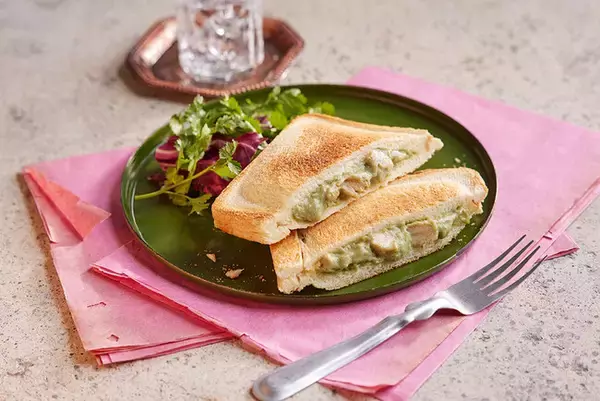 業界初！冷凍食品の主食ブームに。具材を挟んで焼き上げた、『冷凍ホットサンド』2023年4月発売！