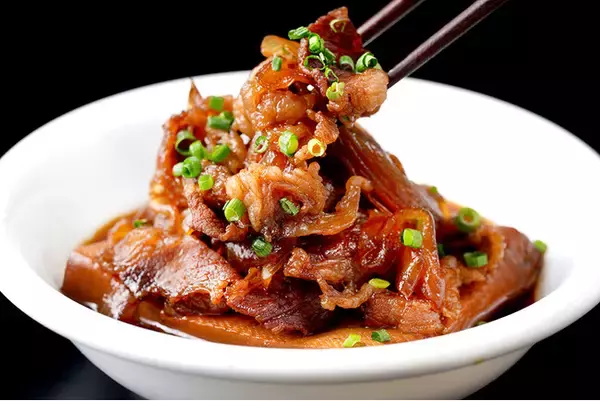 新施設「豊洲 千客万来」に肉卸による肉屋台「肉好き大黒天」 　築地から豊洲、江戸っ子たちのお腹を満たす肉焼き、串焼き、揚げ物、煮込み！ 　豊洲場外 江戸前市場に2024年2月1日オープン！