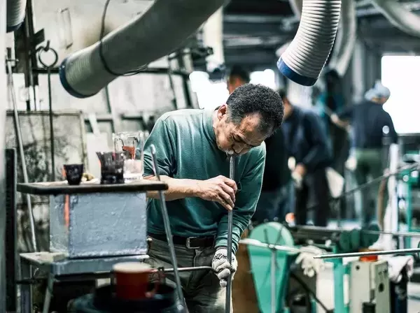 「「グラスで人生をおもしろくする」創業からまもなく100年を迎える問屋がたどり着いた“トリプリング”という新しい嗜み方」の画像