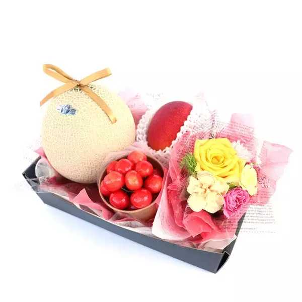 【プロが選ぶ老舗果物店の母の日極上フルーツギフト】生花と一緒に贈るギフトやお得な“オフピーク割”も登場