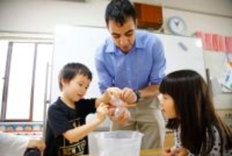 日本は「英語教育」に向かうのか「語学教育」に向かうのか。子ども達に日本語を母国語として話したい英語を身につけさせる。個人家庭や地方の学校に直接届けるビデオレッスンを作るまでの「Epsilon」の軌跡
