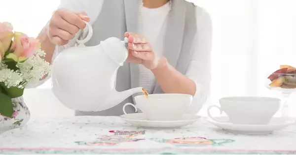 11月1日は「紅茶の日」紅茶のプロに聞く、電解水素水で淹れる紅茶の楽しみ方