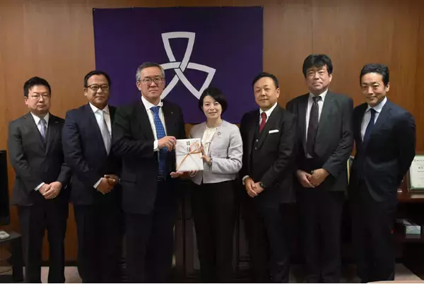 大成温調、5社と共同でお米を寄贈