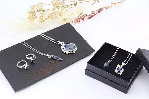 ジュエリーブランドP4が天然石ECモールのPascleに出店。ネパール産カイヤナイトのアクセサリーを4月18日より販売