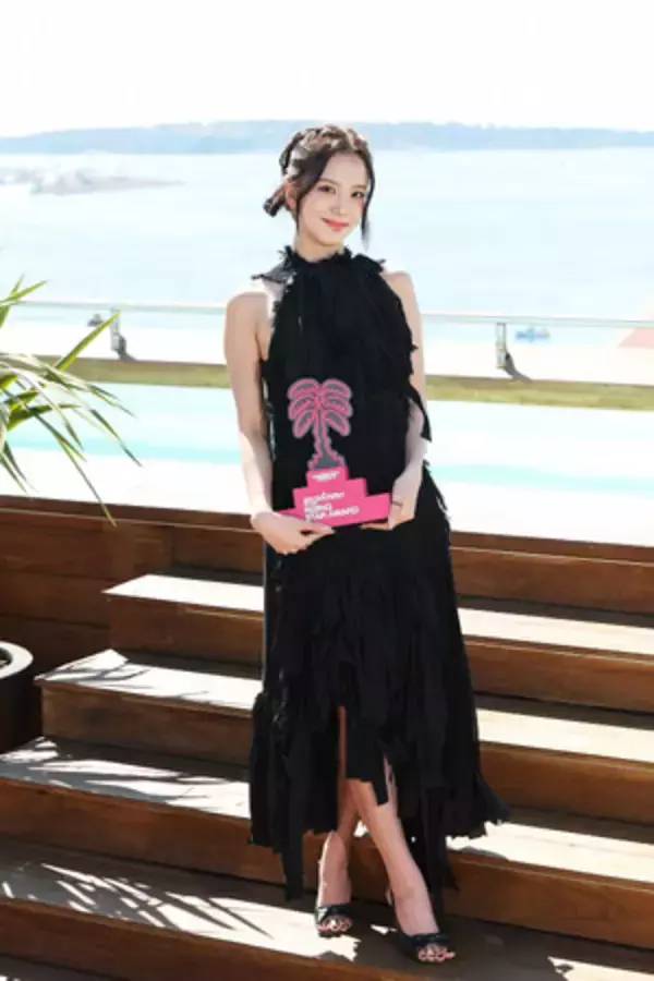 【Dior】ジスが第9回カンヌ国際シリーズフェスティバルでディオールを着用