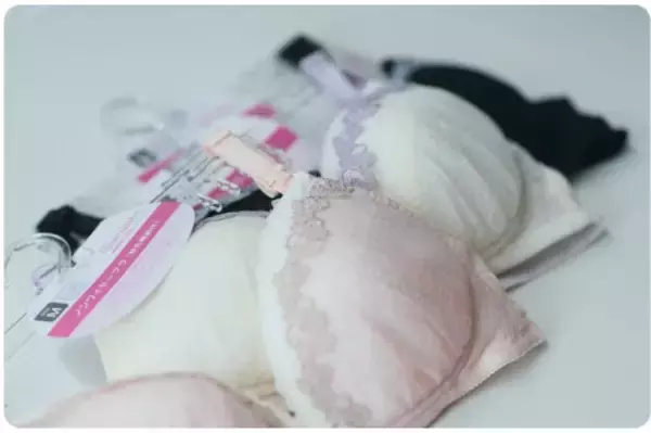 「体調が落ち込むときこそ、かわいいインナーで気分もスタイルもUP！ーバイヤーの開発への想いを綴るー」の画像