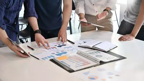 「LOGBOOK（ログブック）で実現！楽天市場の売上アップにかかせない戦略的なデータ分析と店舗運用」の画像