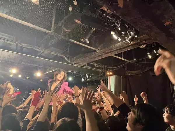 「赤飯、東名阪ツアー「THE SHOW -唱-」が渋谷で終幕前代未聞の“セルフ対バン”で示した圧巻の現在地」の画像