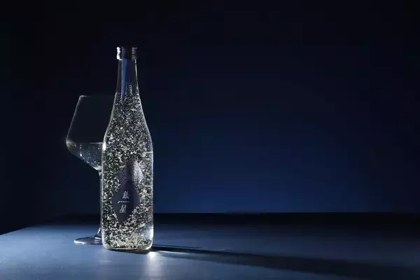 「ボトルに天の川を閉じ込めて。夏の夜空を描く、銀箔煌めく純米大吟醸酒「銀星 -GINSEI-」誕生の舞台裏」の画像