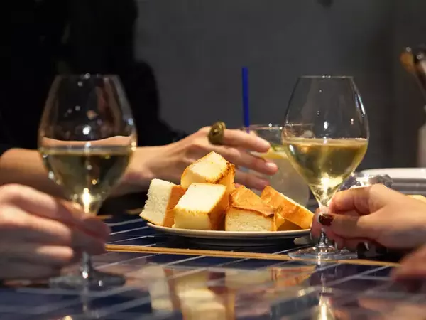 大阪・難波 BAKE & Cafe「UNREAL」、夜の新業態“パン飲み”ビストロを11月1日スタート！