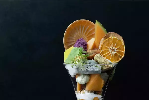 濃厚メロンと10種以上の甘味を贅沢に使った冬パフェが新登場