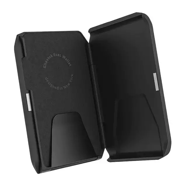 ゴーステックからカード3枚収納可能なハードタイプのウォレットケース発売。MagSafe対応でラウンドエッジの手になじむデザイン。