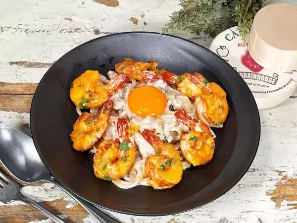 エビ乗せすぎ!!チーズガーリックシュリンプと熟成ベーコンのカルボナーラを期間限定販売致します。恵比寿チーズ専門店Cheese Tavern CASCINA （チーズタバーンカシーナ）