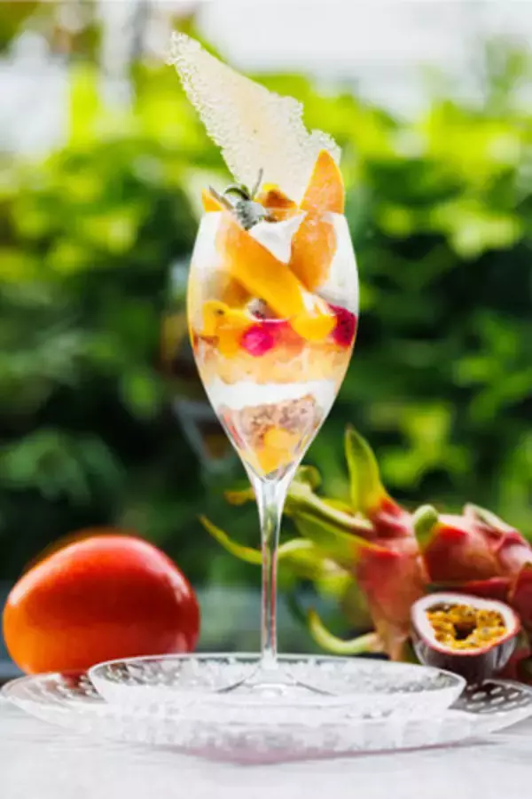 【ホテルメトロポリタン川崎】1日10食限定　宮崎県産マンゴーを使ったトロピカルなパフェ「Parfait au mangue a Miyazaki(パルフェ オ マンゴー ミヤザキ)」