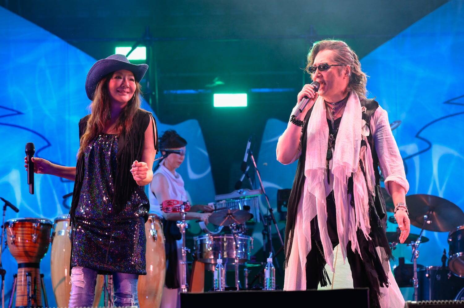 auとコラボし、新たな形で開催したLuckyFes’24。茨城出身、2回目の出演となったアーティスト米米CLUB石井竜也に、やついいちろうがインタビュー。フェスの魅力や音楽の多様な楽しみ方を語る