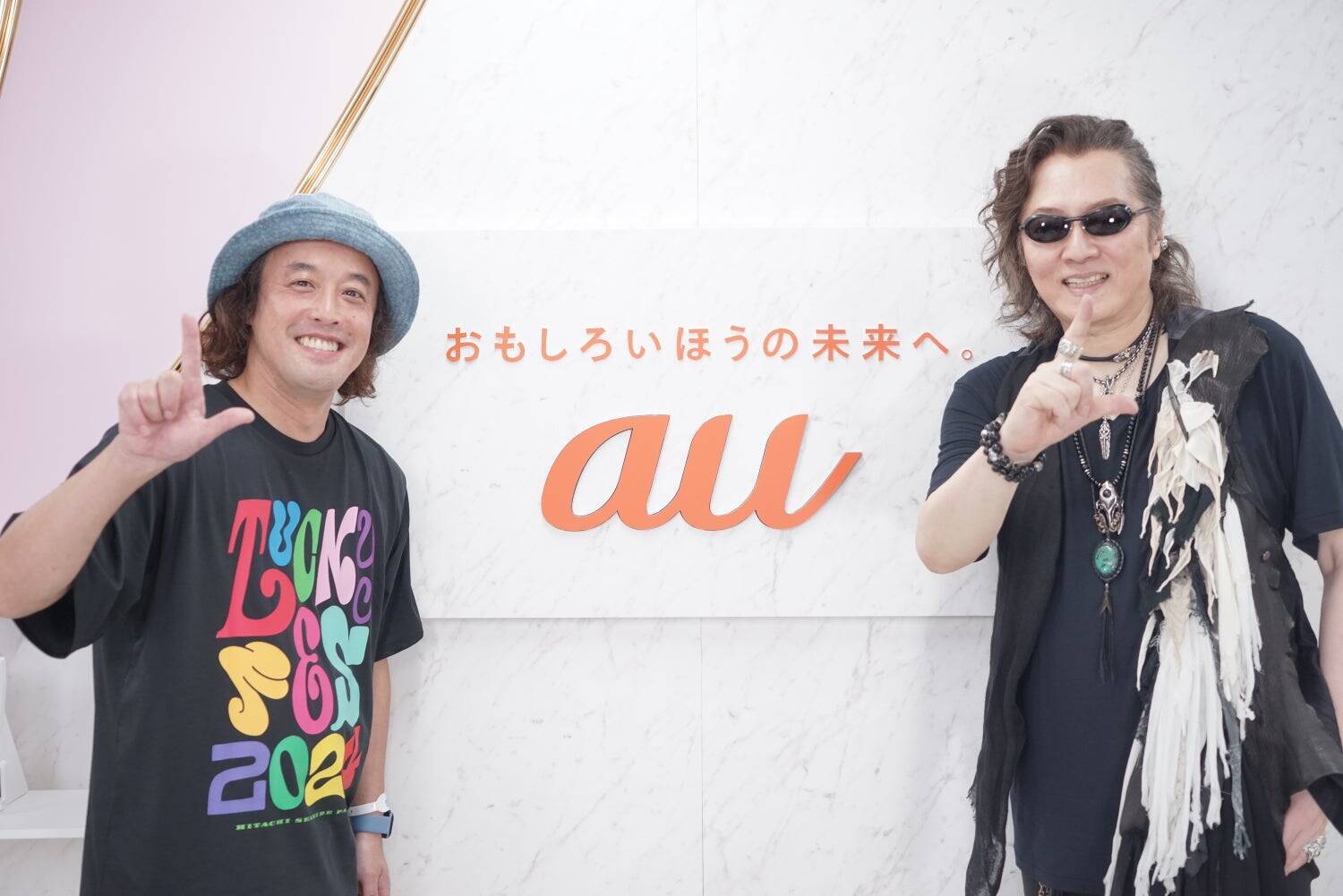 auとコラボし、新たな形で開催したLuckyFes’24。茨城出身、2回目の出演となったアーティスト米米CLUB石井竜也に、やついいちろうがインタビュー。フェスの魅力や音楽の多様な楽しみ方を語る