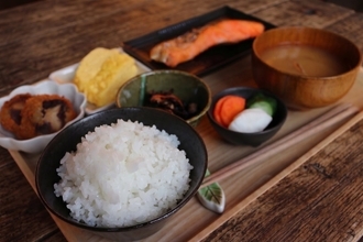 「食」の安心を、100年先の食卓へ。農家と消費者をつなぐ「ゆうきやの確穂米®」誕生の物語