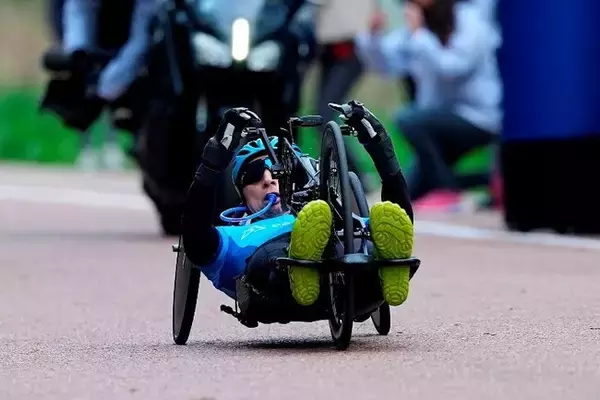 ダッソー・システムズの社員がパラサイクリングでギネス世界記録(TM)のタイトルを獲得 インクルーシブ・モビリティの重要性を啓発