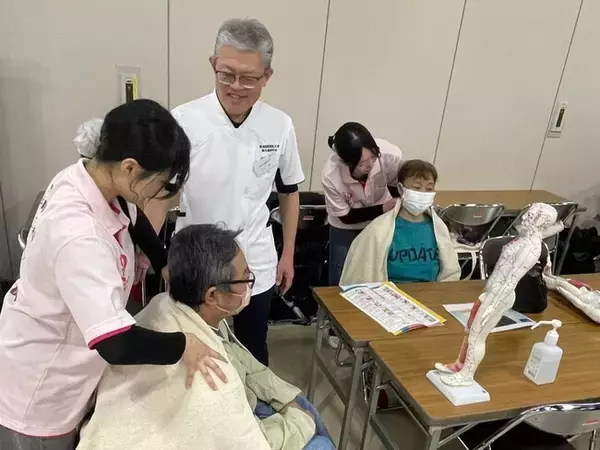 【新潟医療福祉大学】鍼灸健康学科が「福祉・介護・健康フェア2025」こども職業体験に参加約60名に「ツボ押し＆セルフケア紹介」を実施