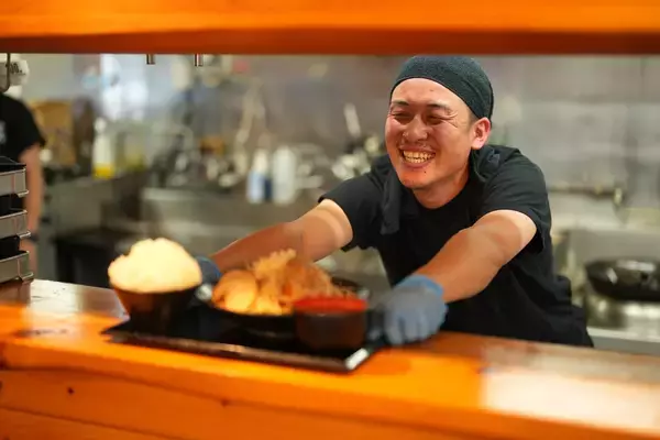 飲食店を増やしたいわけじゃない。農業と食卓をつなぐ、ベジ家フランチャイズの挑戦「白飯を、かきこめ。」その一杯の向こうに、日本の農業の未来がある。
