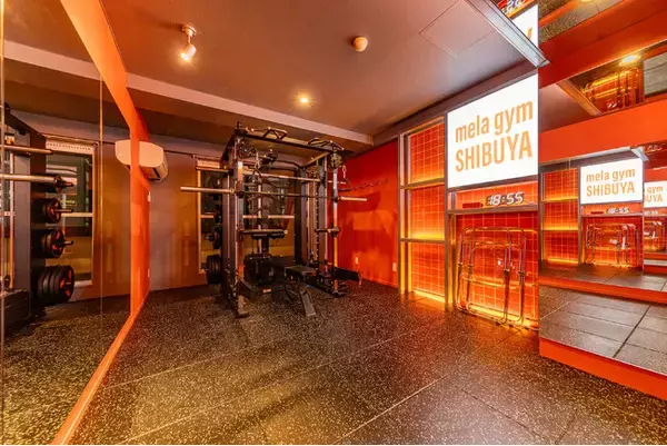 「24時間＆完全個室のプライベートジム「mela gym」モデル店舗が渋谷センター街にオープン！提携トレーナーの募集も開始！」の画像