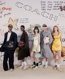 「コーチ、ニューヨークのランウェイショーで、Spring 2025 コレクションを発表」の画像1