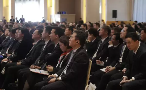 ロスネフチ石油会社のイーゴリ・セチン最高経営責任者（CEO）は、ロシアと中国が世界のエネルギー産業の将来をどのように形作っているのかについて語った。