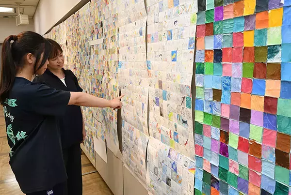 1500点の高槻市立中学校生徒制作の美術作品が市役所に集合