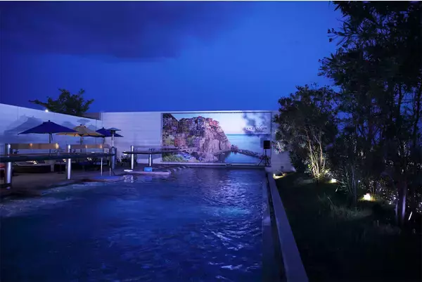 7/14から「NIGHT POOL PARTY」スタート！毎週金・土・日・祝日にはプールイベントを開催