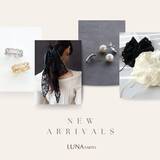 「LUNA EARTH ONLINEより、旬の大きめヘアクリップ&ピアスやリングの新作が1/8（木）入荷しました。」の画像1