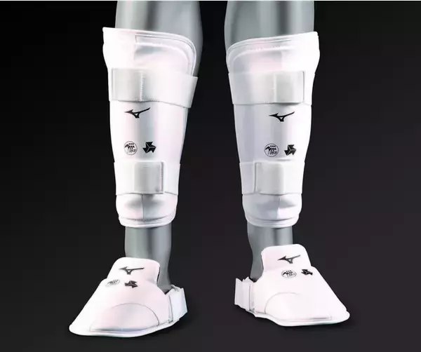 空手道・組手競技用防具「シンガード」「インステップガード」を発売