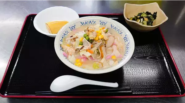 【SDGs目標3・目標12】ソシオフードサービス、野菜の切れ端を活用した栄養豊富なダシで、高齢者の健康と食品ロス削減に貢献