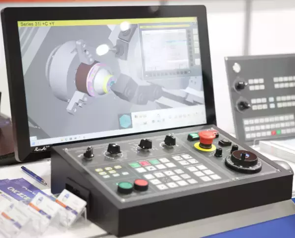 新製品発表 CNCトレーニングの新時代をリードする【FANUC 31i+C+Y複合旋盤シミュレータ】