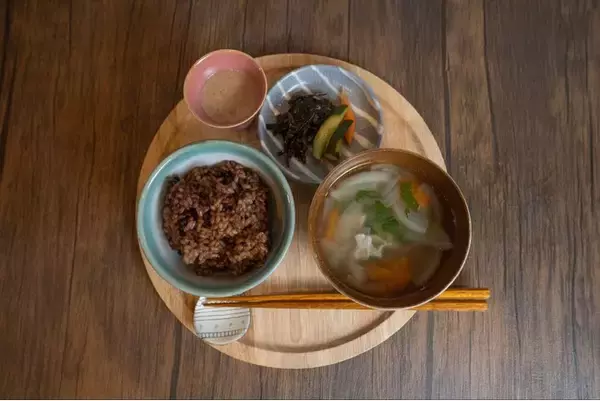 累計で5トン売れた酵素玄米「酵素玄米おむすび心玄」が朝食の提供を開始